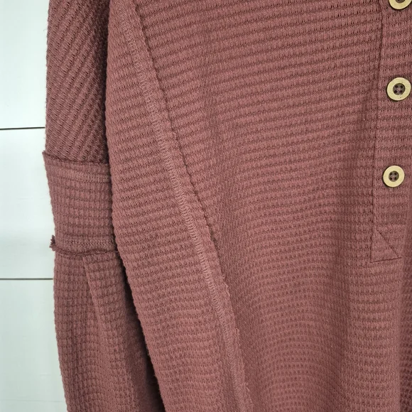 New In Raw Edge Detail Hooded Knit Woman's Top Dark Mauve Size Small - Picture 5 of 9